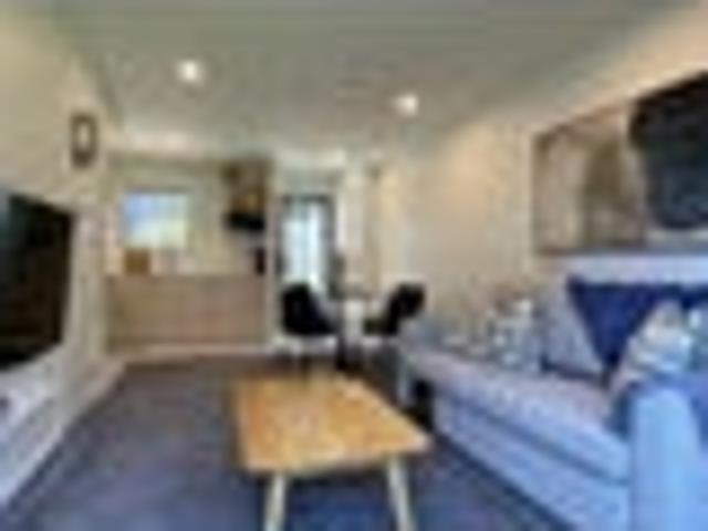 Townhouse for sale in Chaslands, Canterbury