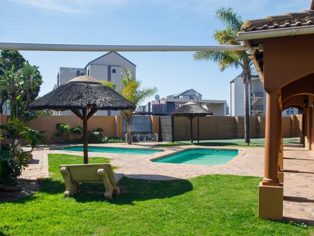 Apartment for rent in Cape Town Ward 113, City of Cape Town