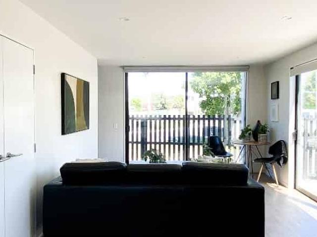 Townhouse for rent in Heathcote, Canterbury