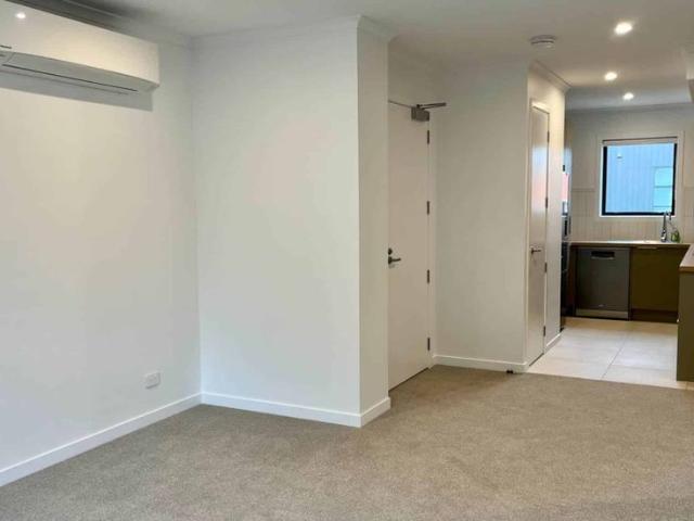 Apartment for rent in Point England, Oroua County