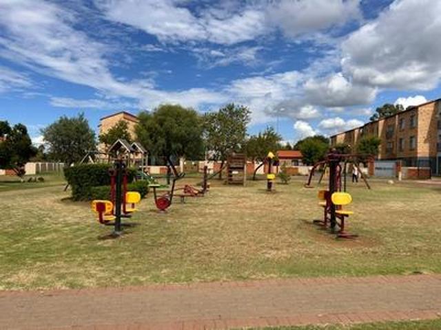 Townhouse for rent in Akasia, Gauteng