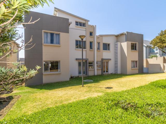 Apartment for rent in Johannesburg Ward 96, Randburg