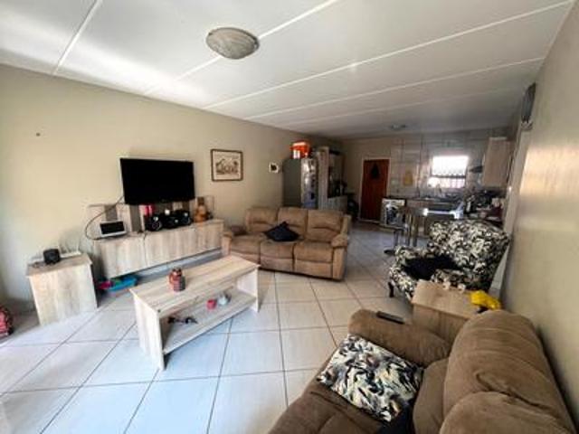 Apartment for sale in Farrarmere, Benoni