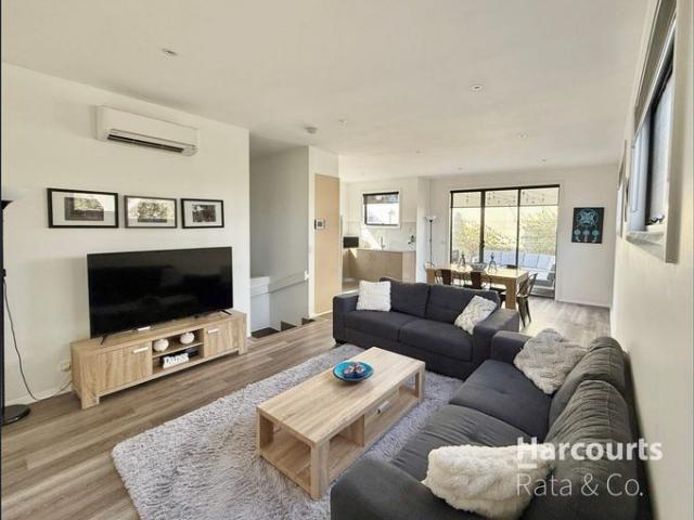 Townhouse for rent in Camerons Creek, Victoria