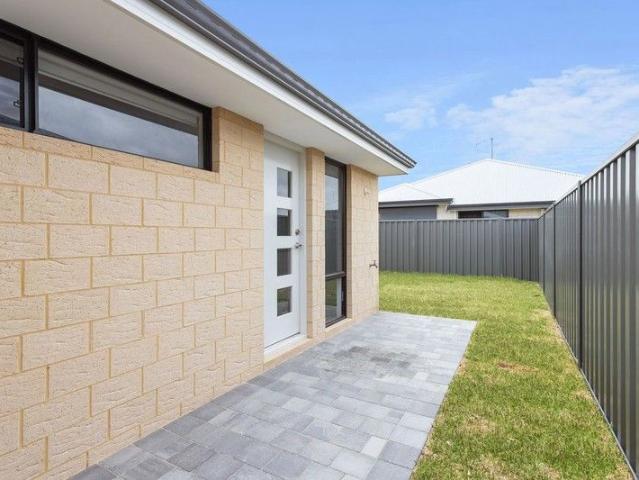 Cottage for rent in Parklands, Western Australia
