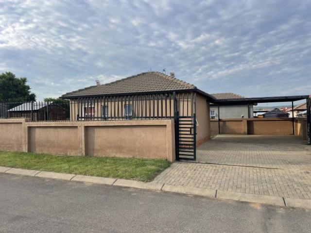 House for rent in Waterkloof, Gauteng