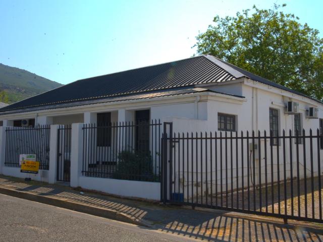 House for rent in Nkqubela, Langeberg Local Municipality