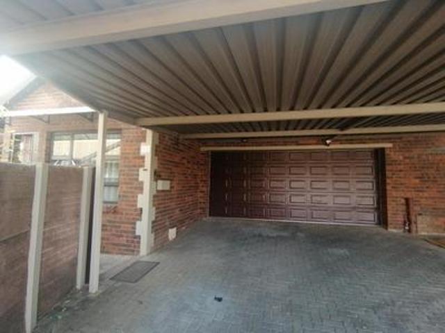 Townhouse for rent in Roodepoort