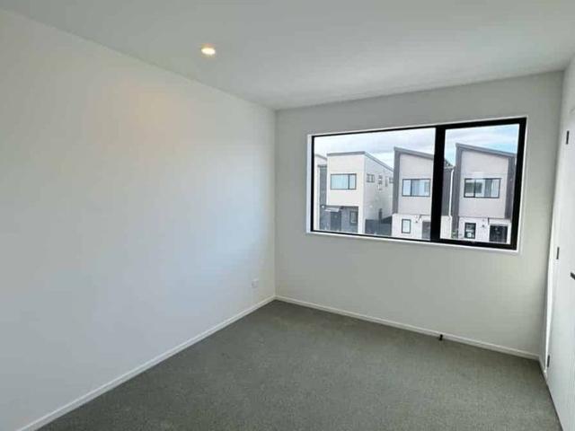 Townhouse for rent in Howick, Oroua County