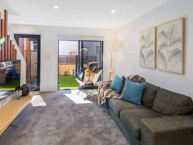 Townhouse for rent in Pōmare, Lower Hutt