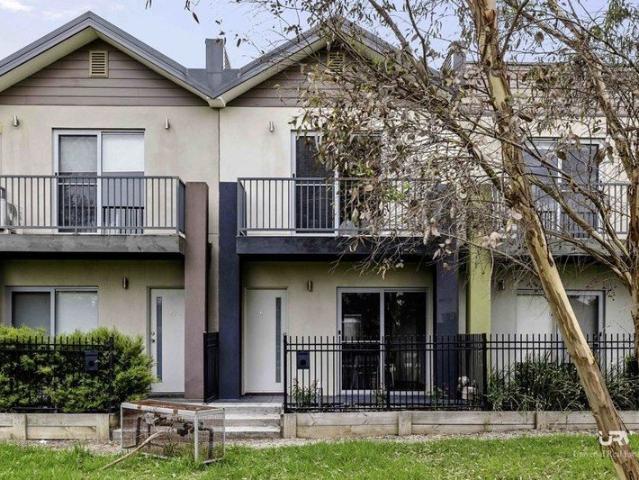 Townhouse for rent in Camerons Creek, Victoria