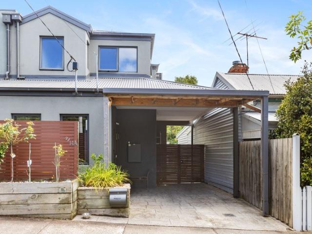 Townhouse for rent in Seddon, Melbourne