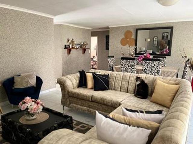 Townhouse for sale in Nooitgedacht, Gauteng
