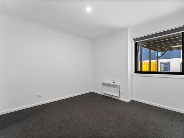 Townhouse for rent in Deanside Central, Melbourne