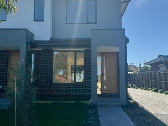 Townhouse for rent in Camerons Creek, Victoria