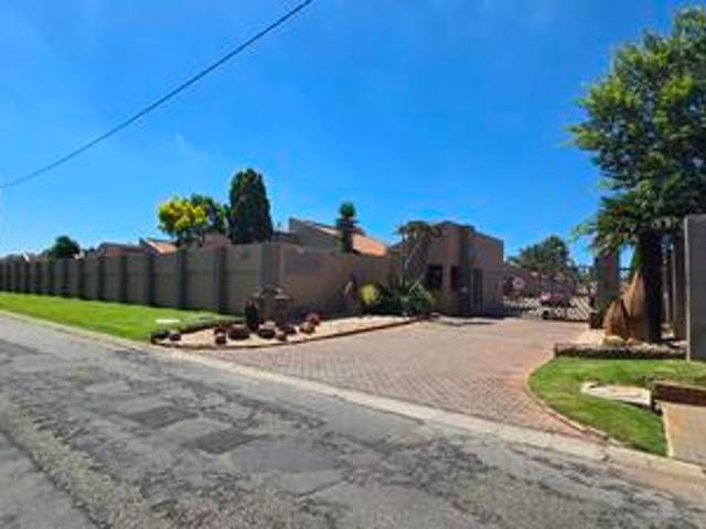 Townhouse for sale in Ekurhuleni, Gauteng