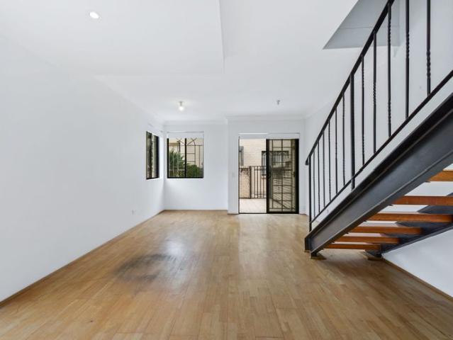 Townhouse for rent in Sydney, New South Wales