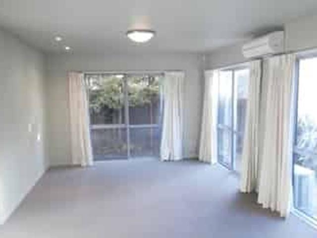 Townhouse for rent in Heathcote, Canterbury