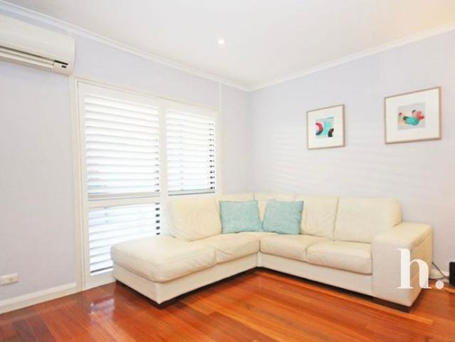 Townhouse for rent in Sydney, New South Wales