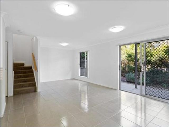 Townhouse for rent in Toombul, Queensland