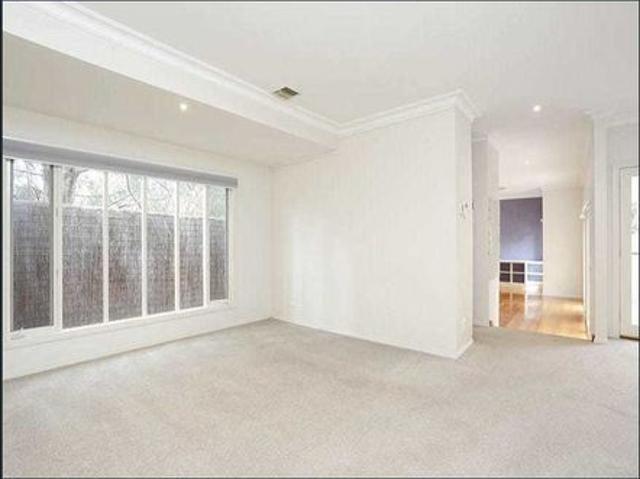 Townhouse for rent in Balwyn North, Melbourne