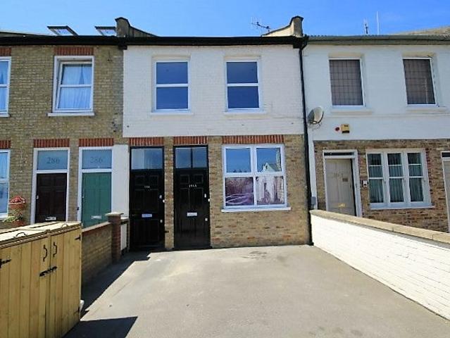 Apartment for rent in Southfields, Greater London