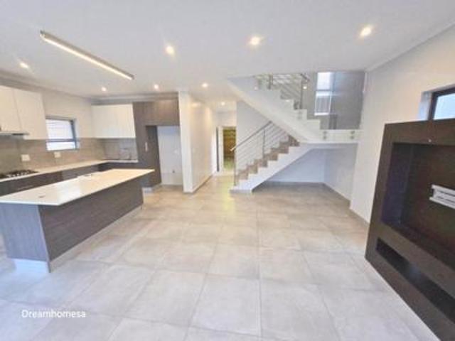 Townhouse for rent in Sandton, Morningside