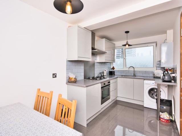 Apartment for rent in Limehouse, Greater London