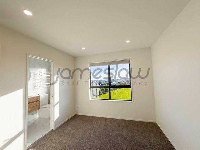 Townhouse for rent in Shamrock Park, Howick