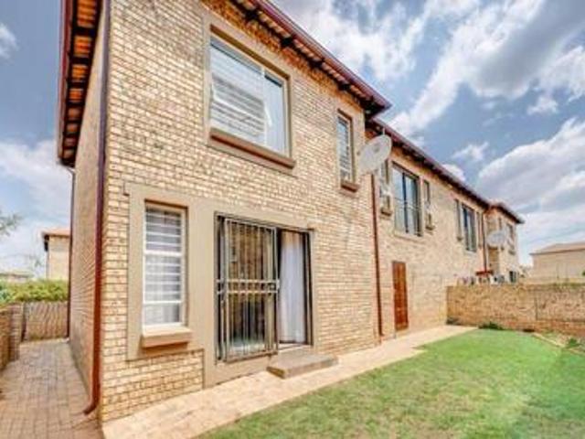 Townhouse for rent in Roodepoort