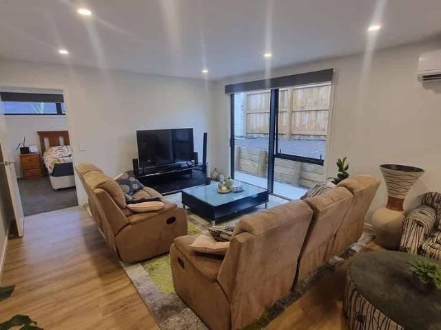 Townhouse for rent in Otakou