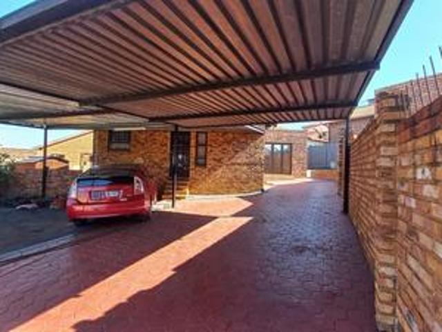 House for sale in Waterkloof, Gauteng