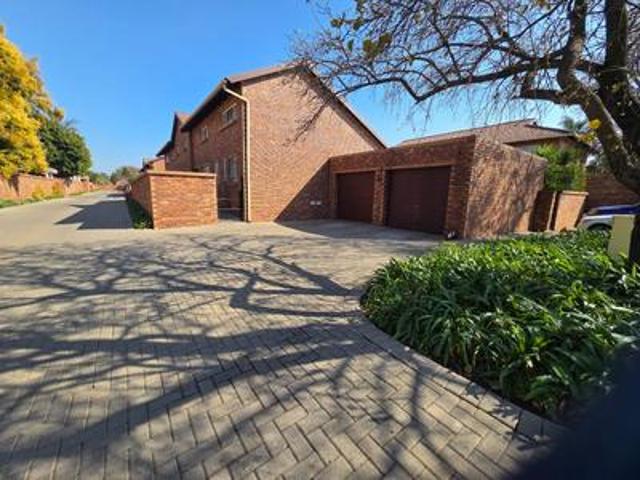 Townhouse for sale in Waterkloof, Gauteng