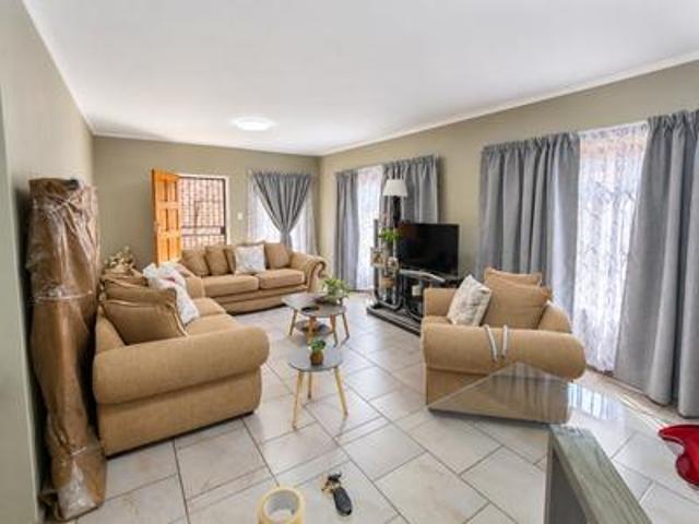 Townhouse for rent in Springs, City of Ekurhuleni Metropolitan Municipality