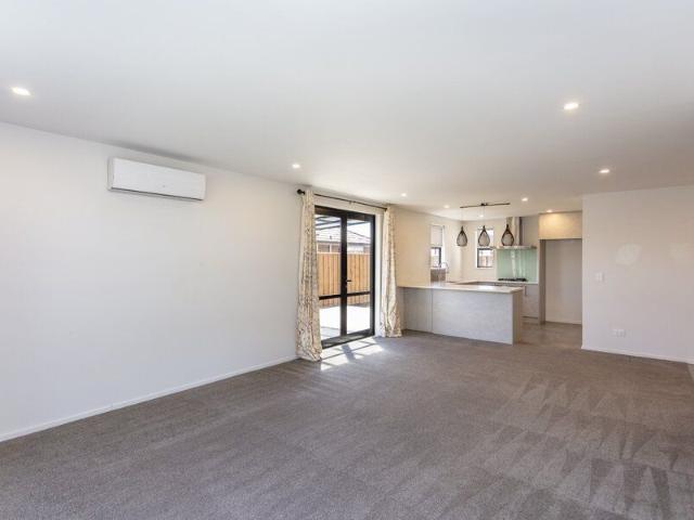 House for rent in Chaslands, Canterbury