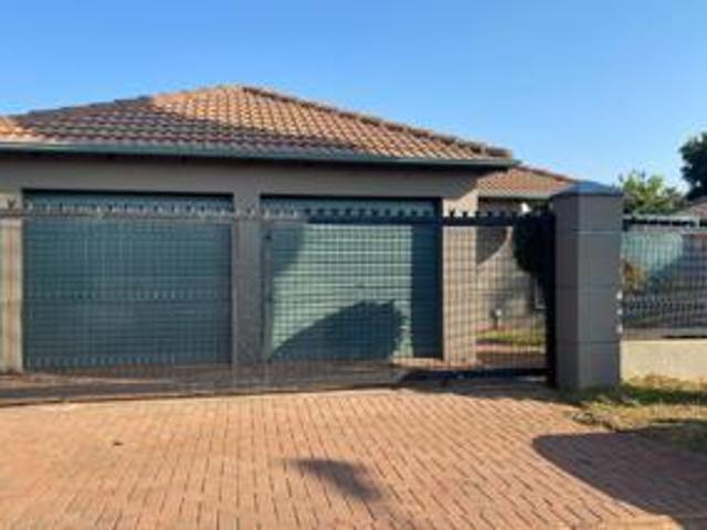 House for sale in Akasia, Gauteng