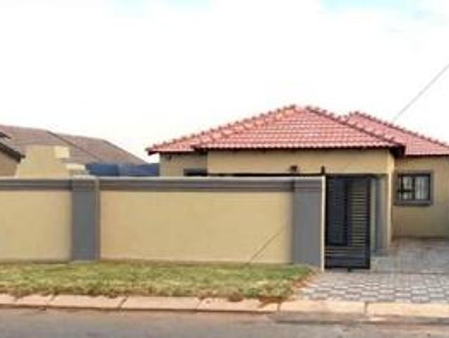 House for sale in Mohlakeng, Gauteng