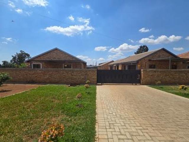House for sale in Mohlakeng, Gauteng