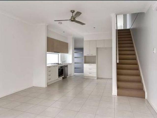 Townhouse for rent in Cova Residences, Gold Coast City