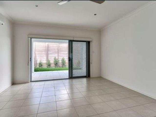 Townhouse for rent in Cova Residences, Gold Coast City