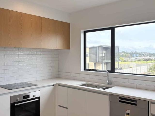 Townhouse for rent in Whangaparaoa