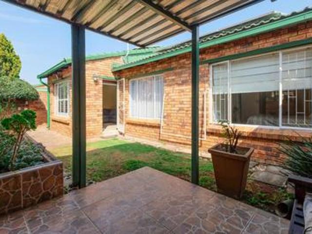 Townhouse for sale in Nooitgedacht, Gauteng