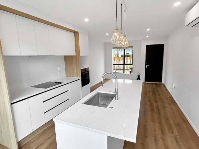 Townhouse for rent in Panmure