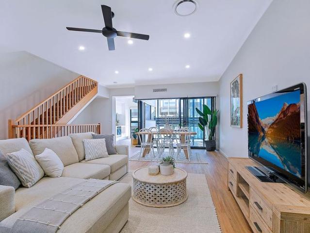 Townhouse for rent in Morningside, Greater Brisbane