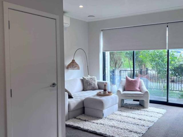Townhouse for rent in Paremoremo, Oroua County