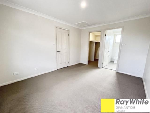 Townhouse for rent in Sydney, New South Wales