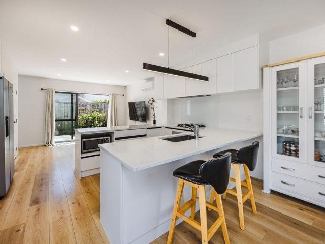 Townhouse for rent in Pakuranga Heights, Howick