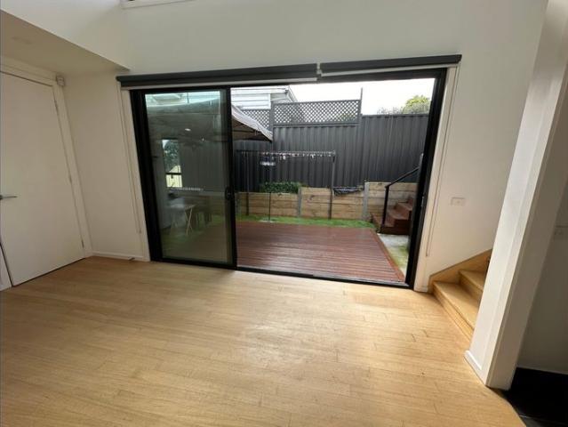 Townhouse for rent in Oak Park, Melbourne