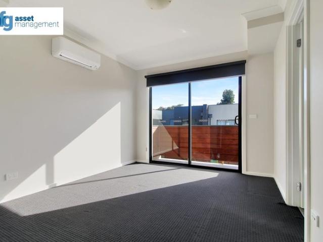 Townhouse for rent in Aspect Estate, Melbourne