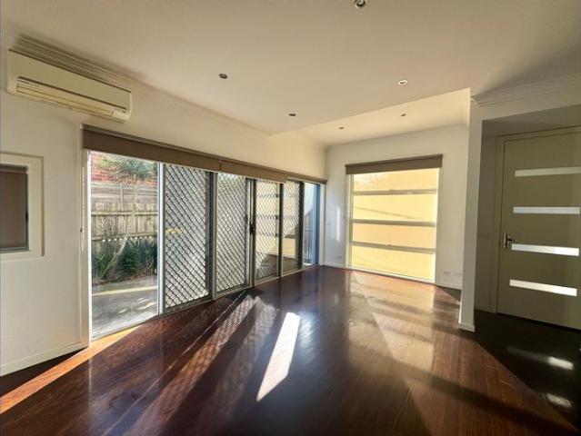 Townhouse for rent in Camerons Creek, Victoria